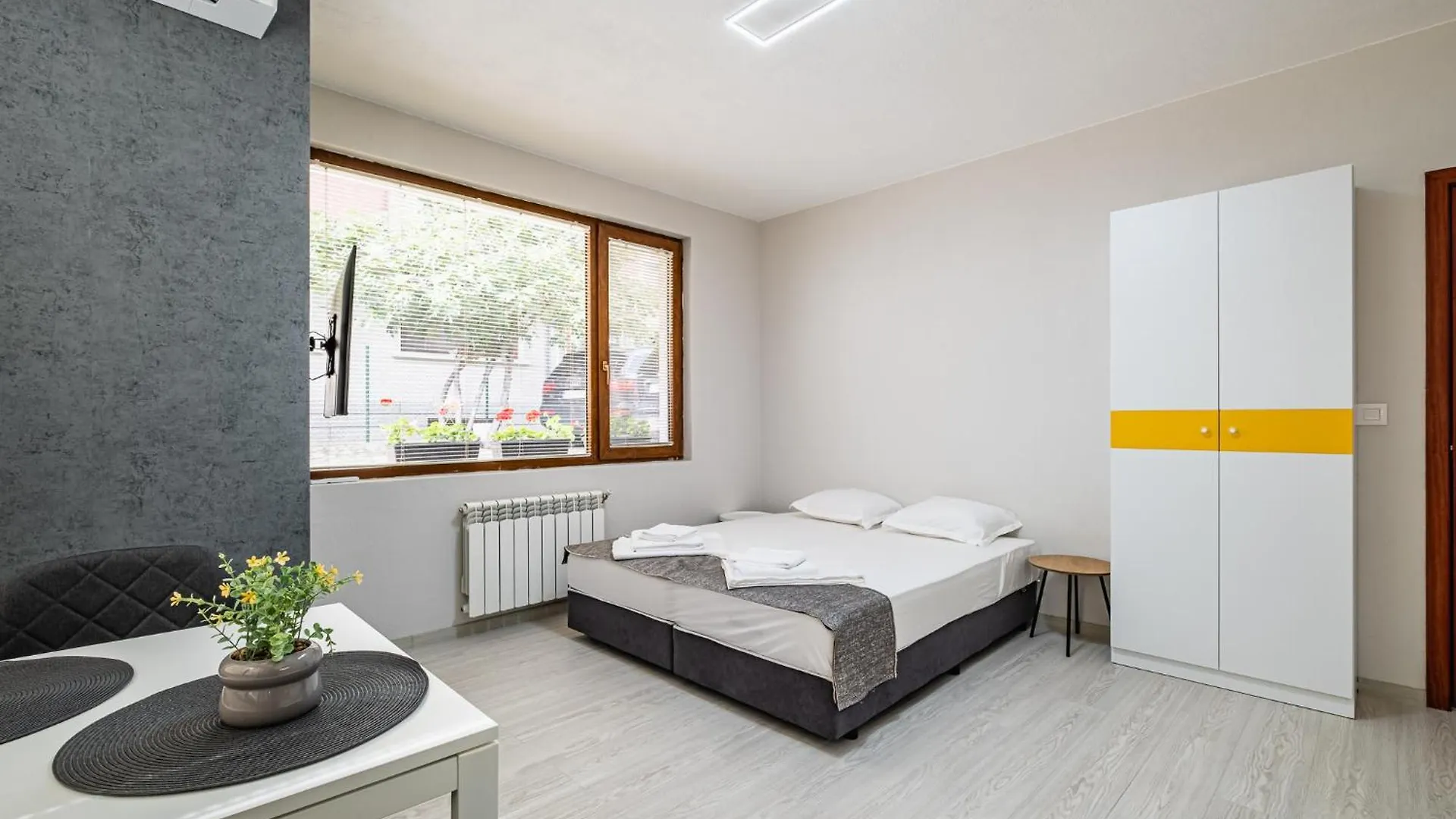 Perfect Stay Near Sea Garden 3 contacts